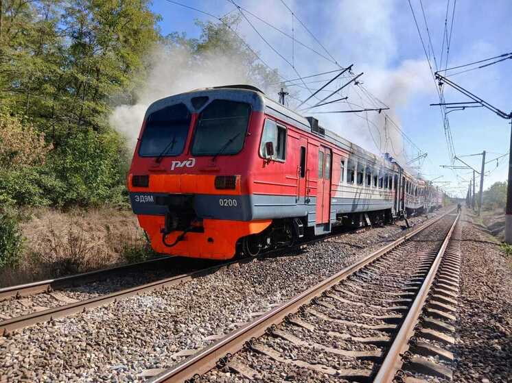На Кубани загорелись вагоны электропоезда, сообщают в СК