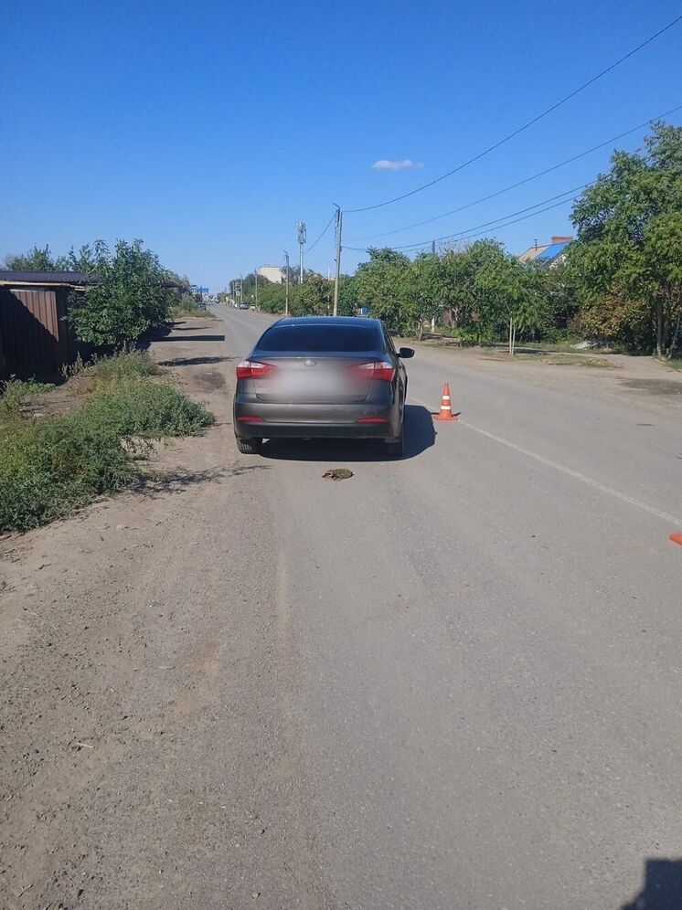 В Астраханской области автомобиль сбил 3-летнего малыша на дороге