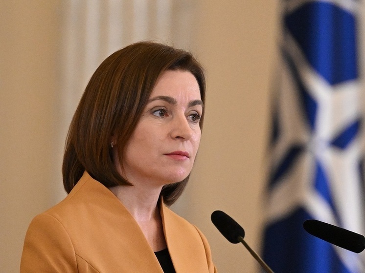 Политолог Денисов: Санду использует «внешнюю угрозу» для давления на оппонентов