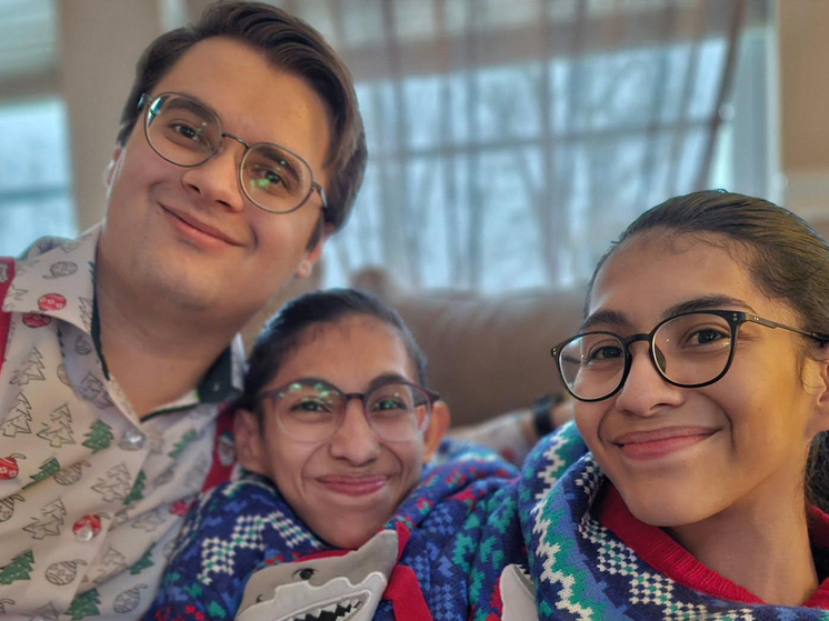 Сиамские близнецы Андраде поделились историей жизни после свадьбы одной из девушек