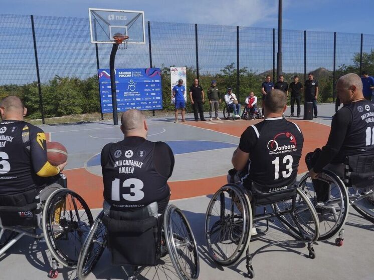 В Донецке провели открытую тренировку по регби и баскетболу на инвалидных колясках