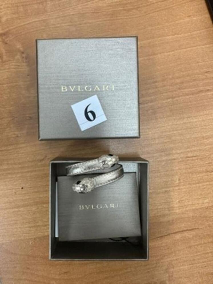 Таможенники в Сочи изъяли драгоценности на сумму свыше 1,8 млн рублей