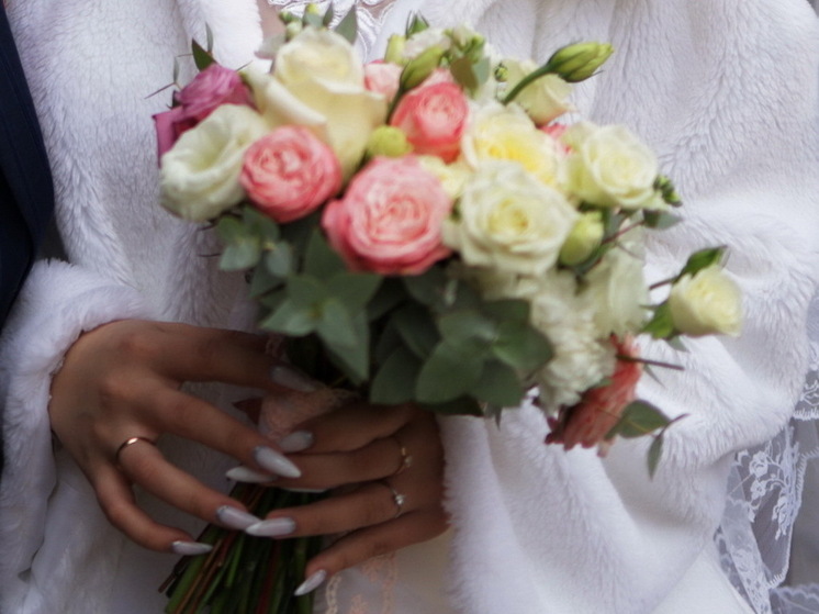 В Великобритании девушка едва не лишилась пальца из-за обручального кольца