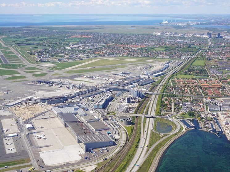 Reuters: неизвестные дроны остановили работу аэропорта Копенгагена