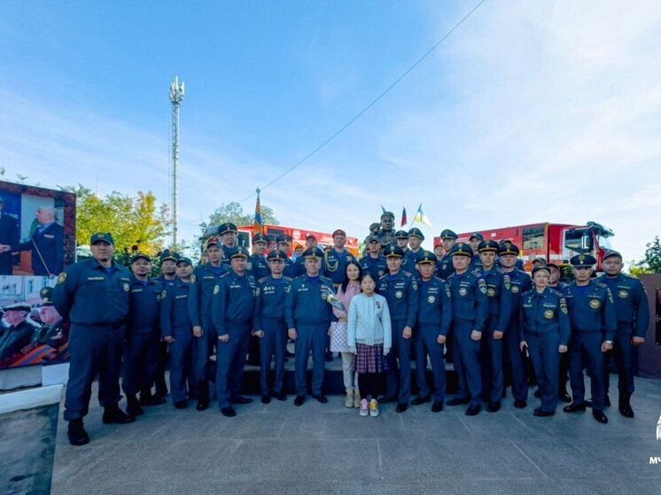 В Улан-Удэ школьницу наградили медалью МЧС «За спасение на пожаре»