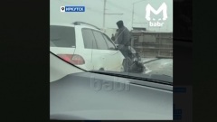 Маршрутка с пассажирами перевернулась на мосту в Иркутске