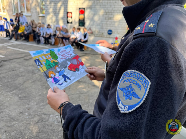 Сотрудники Госавтоинспекции напомнили юным волгоградцам о безопасности на дороге