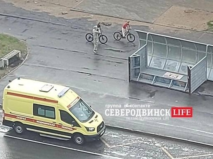 Остановочный павильон упал на жительниц Северодвинска, их госпитализировали