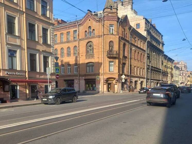 Петербургским пешеходам организуют безопасное движение на Колокольной