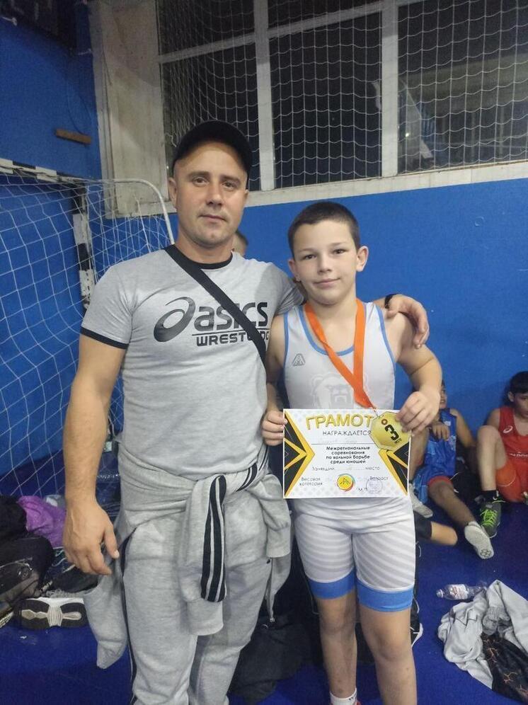 Тельмановские борцы взяли бронзу на межрегиональных соревнованиях по вольной борьбе