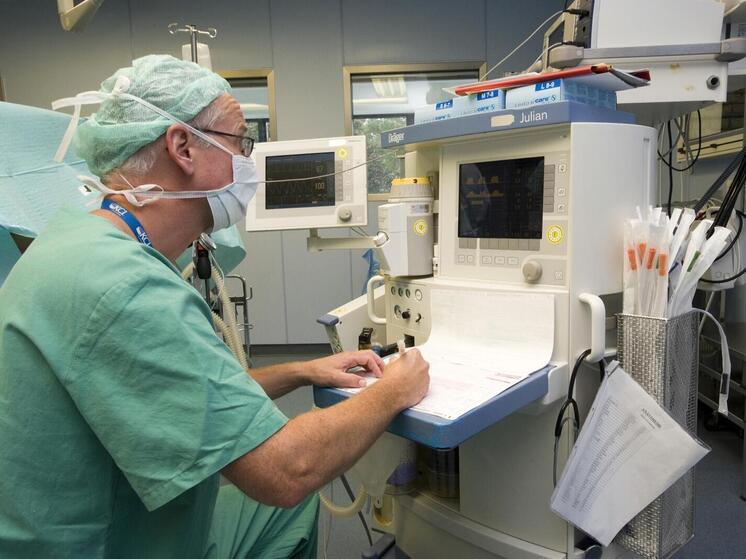 Врачи спасли ребенка, проглотившего пять магнитных шариков