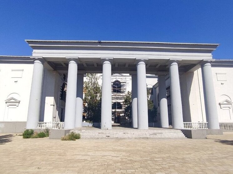 В мариупольском дворце культуры «Строителей» завершается восстановление несущих конструкций