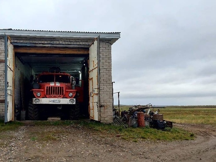 В ходе рабочего выезда начальник Управления гражданской защиты и пожарной безопасности НАО оценил условия несения службы, техническое состояние оборудования и оперативность реагирования расчета
