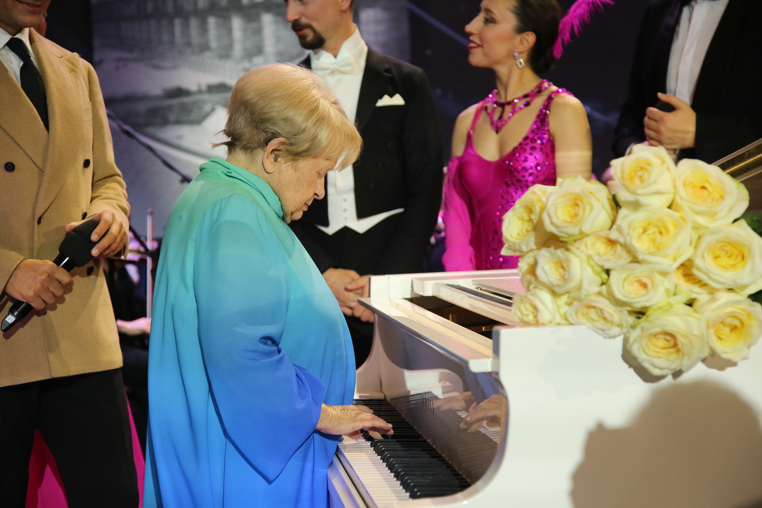 Фото с концерта памяти Николая Добронравова