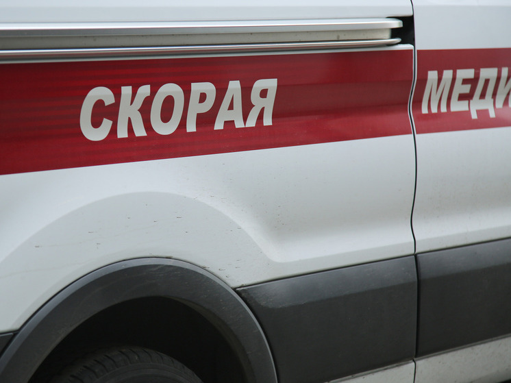 Рабочего засыпало песком на стройке в Москве