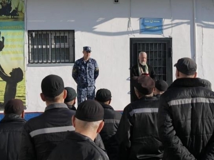 Священник провел беседу с осужденными в колонии на Южном Урале