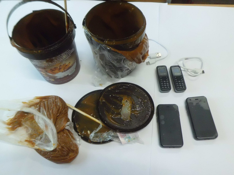 В ХМАО предотвращена попытка передачи телефонов в колонию