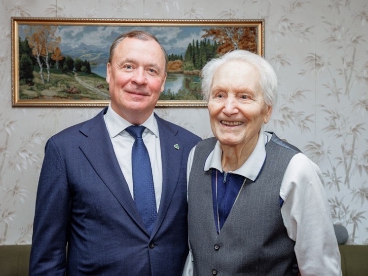 Глава Екатеринбурга поздравил ветерана ВОВ со 101-летием