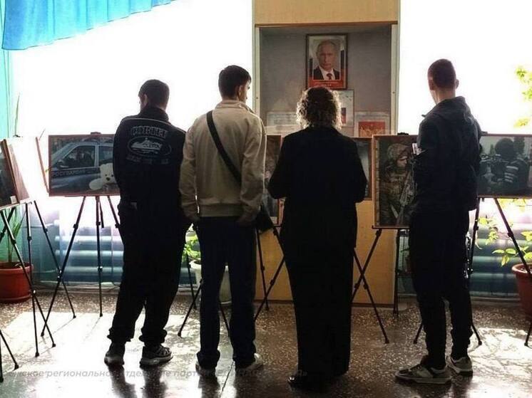 В Молочанске Запорожской области прошла лекция на фотовыставке «Судьба – побеждать» для студентов колледжа