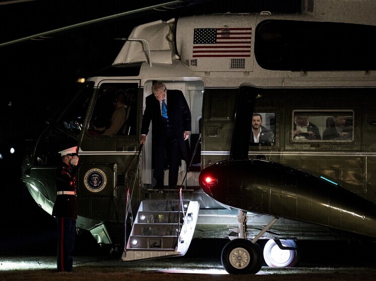 Мужчине из Вашингтона грозит тюрьма за наведение лазера на вертолёт Трампа
