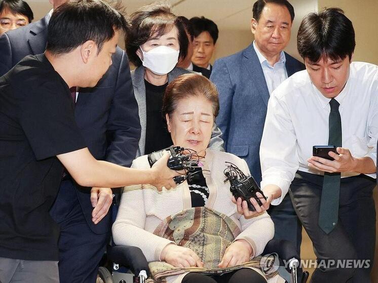 Вдова основателя Церкви объединения взята под стражу по делу о коррупции