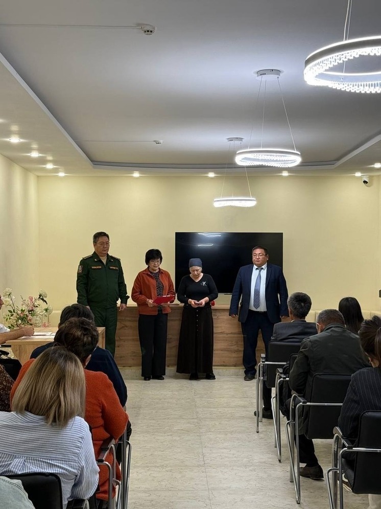 Семье участника СВО из Калмыкии передали орден Мужества