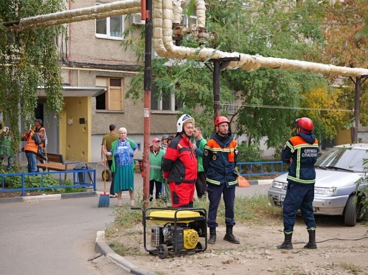 В Саратове после мощной атаки БПЛА повреждены дома