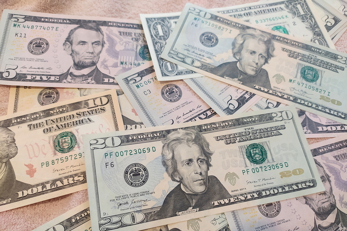 Власти США вводят новый визовый сбор для заявителей - 250 долларов