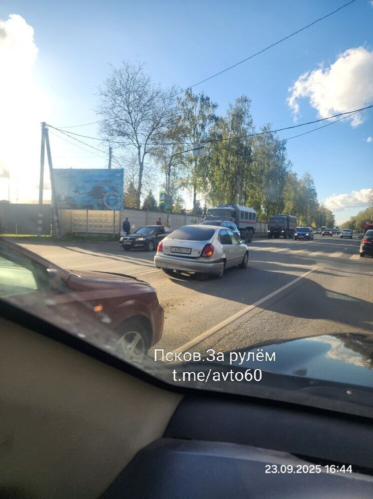 ДТП на улице Юбилейной мешает движению автомобилей