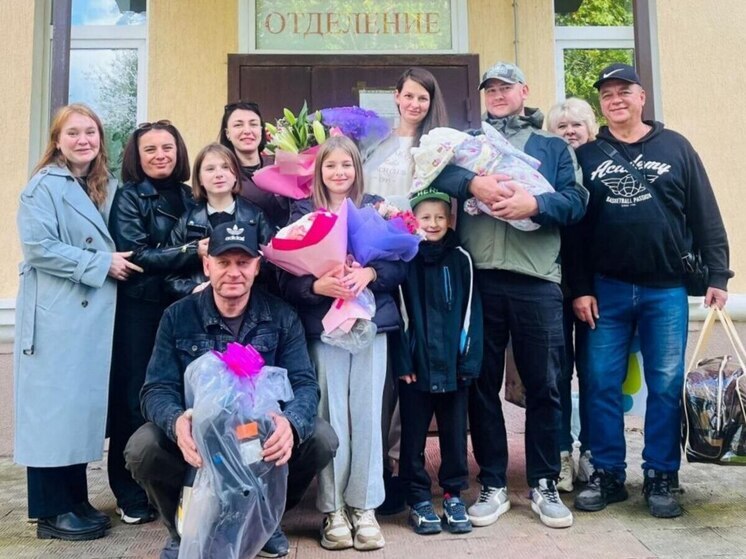 Роддом Сланцевской больницы проводил домой сотого малыша