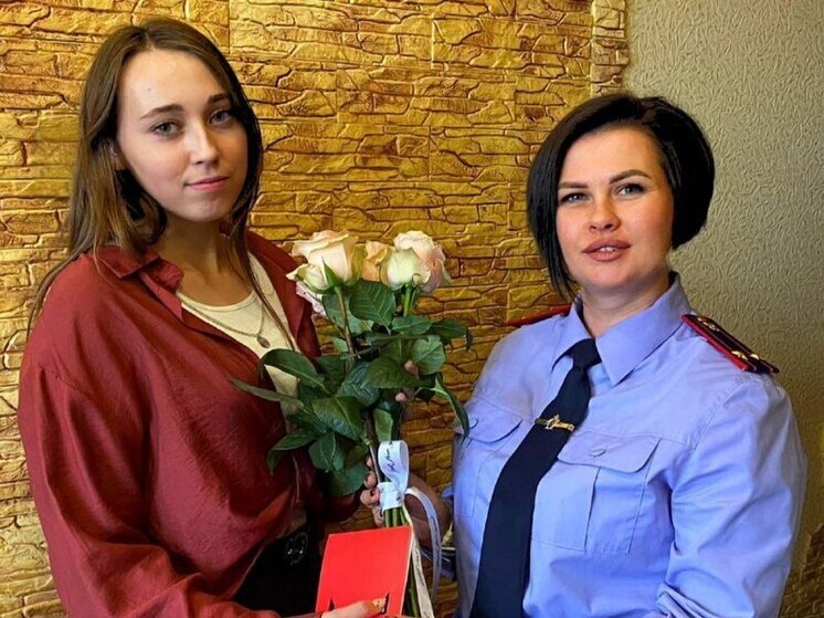 Потерявшую родителей калужанку взяли под опеку следователи