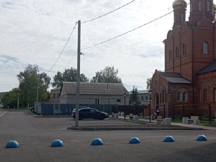 В Шемышейке обновили площадь возле храма: появились аллея и детская площадка