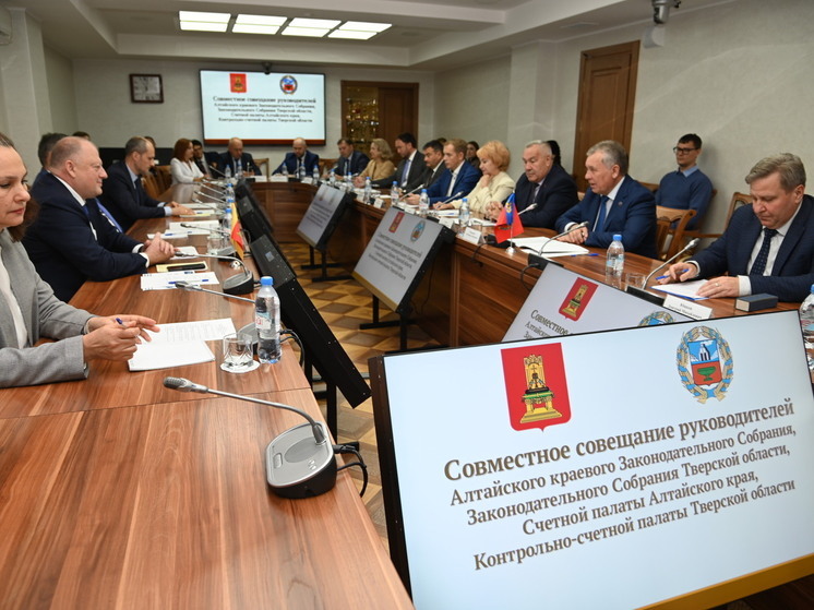 Социальные карты, «дети войны» и миллионы на села: депутаты Алтайского края и Тверской области определили планы сотрудничества