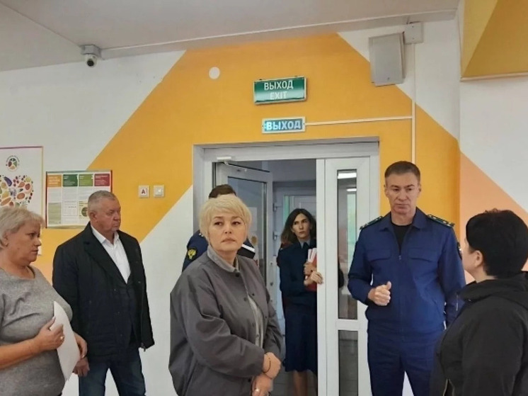 И.о. прокурора Новосибирской области проверил сроки строительства школы в Татарске