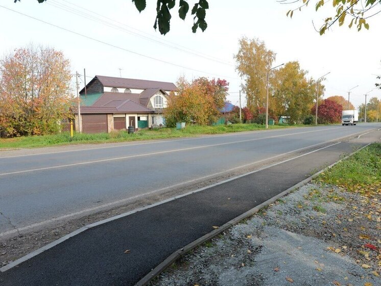 В Кемерове обустроили новый пешеходный тротуар. Он пролегает в микрорайоне Плешки, рядом с улицей Таврической