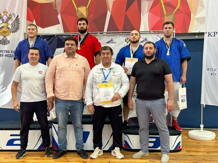 Астраханцы взяли 2 медали на турнире по борьбе на поясах