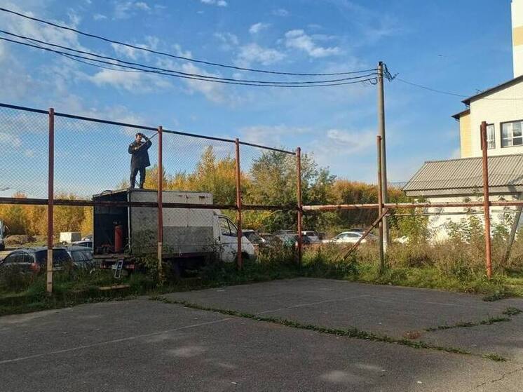 После жалоб барнаульцев в Индустриальном районе снесли две спортивные площадки