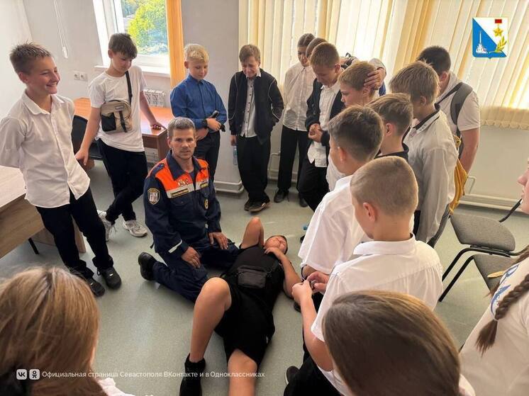 Пожарные Севастополя провели экскурсию для школьников
