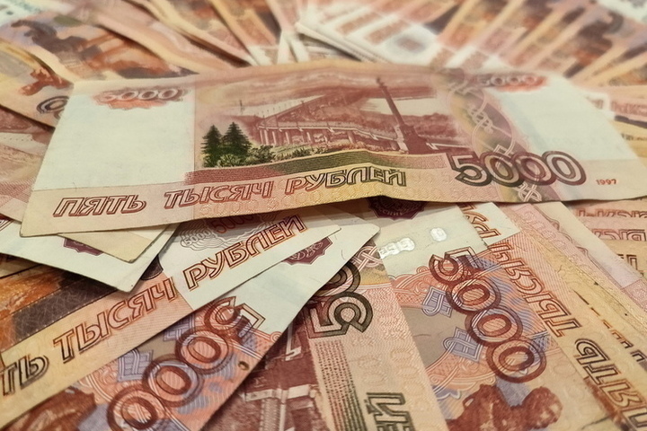 Известия: cтроители обогнали в темпе роста зарплат программистов