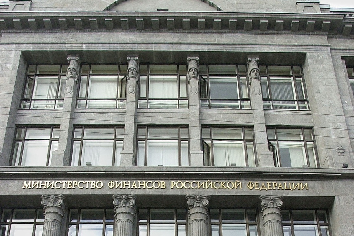 Проект бюджета России сохраняет условия для роста реальных зарплат и доходов, заявили в Минфине