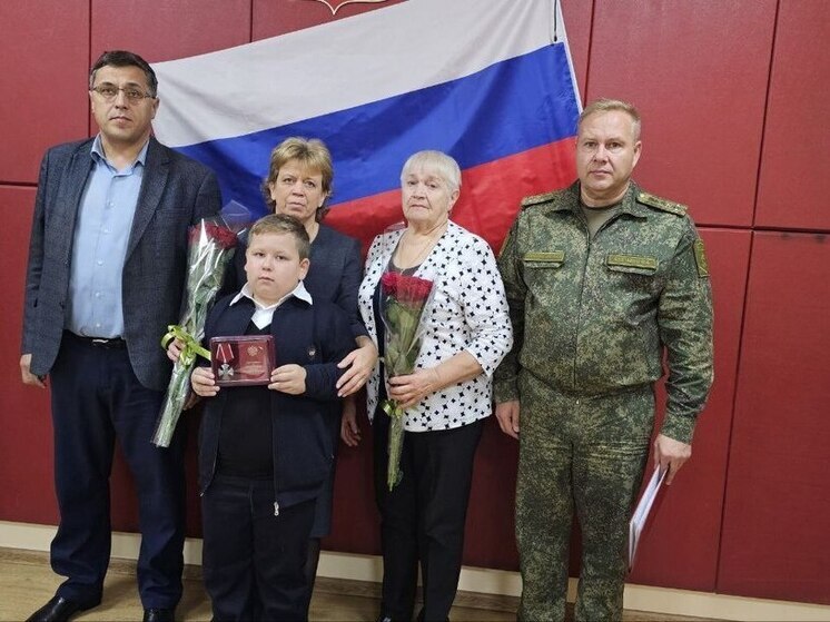 В Предгорном округе родственникам десяти погибших военнослужащих вручили государственные награды
