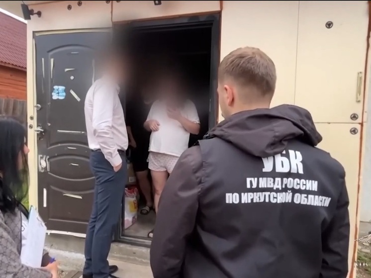 В Приангарье задержали женщину, выманивавшую деньги у родственников военных