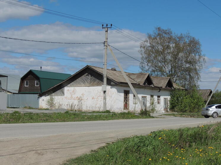 Курганскому пенсионеру закрыли подъезд к дому