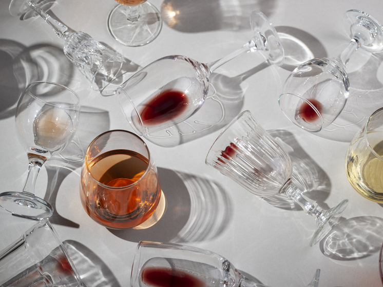 Нарколог назвал ТОП-5 профессий, где люди пьют больше всего