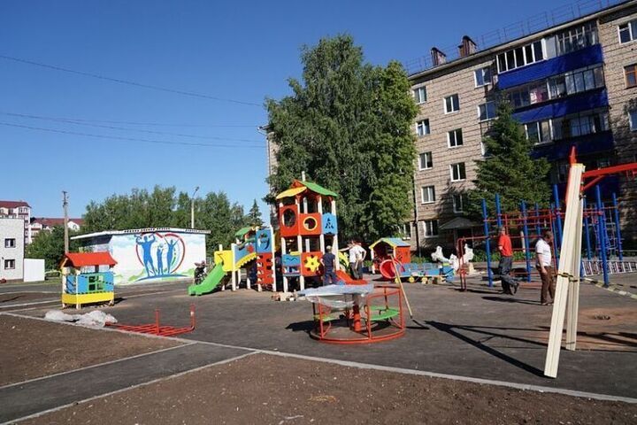 Уфимскую УК обязали отремонтировать детские площадки