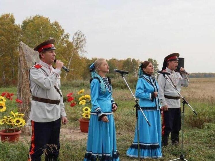 В Омской области открыли камень памяти бывшей деревни
