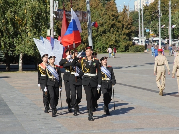 В Брянске прошел смотр-конкурс почётных караулов Поста №1