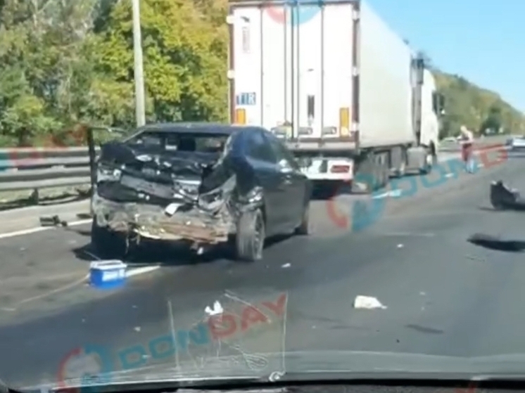 Легковушку разорвало на части в жуткой аварии под Ростовом