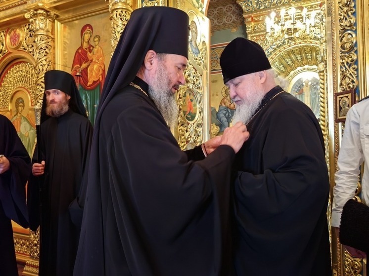 Архиепископ Юстиниан вручил медаль митрополиту Кириллу