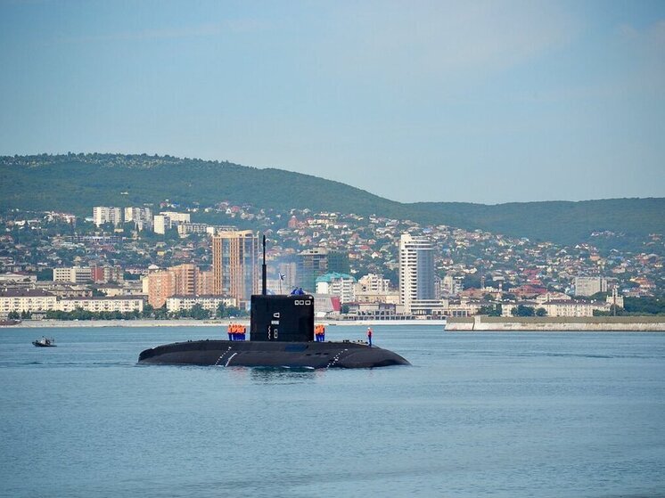 В Новороссийске с самого утра гремят взрывы и воют сирены